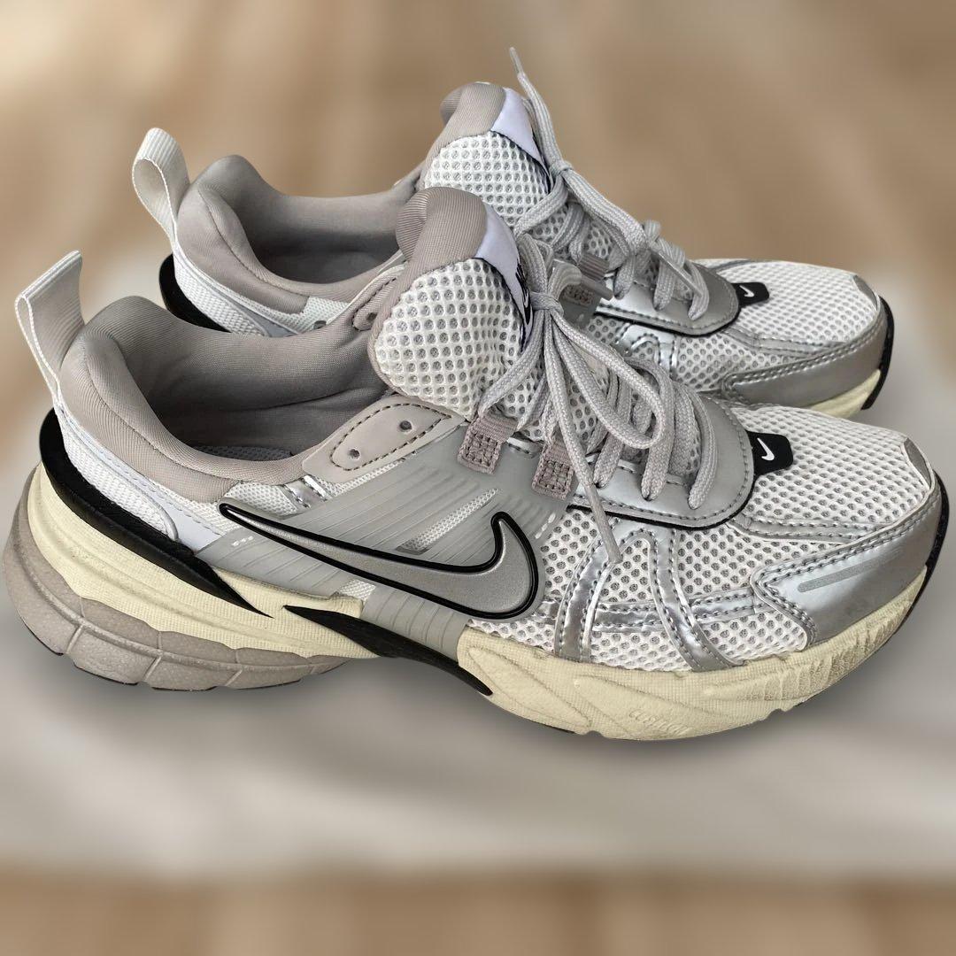 NIKE ウィメンズ　V2K ラン　24㎝　V2K RUN FD0736-100