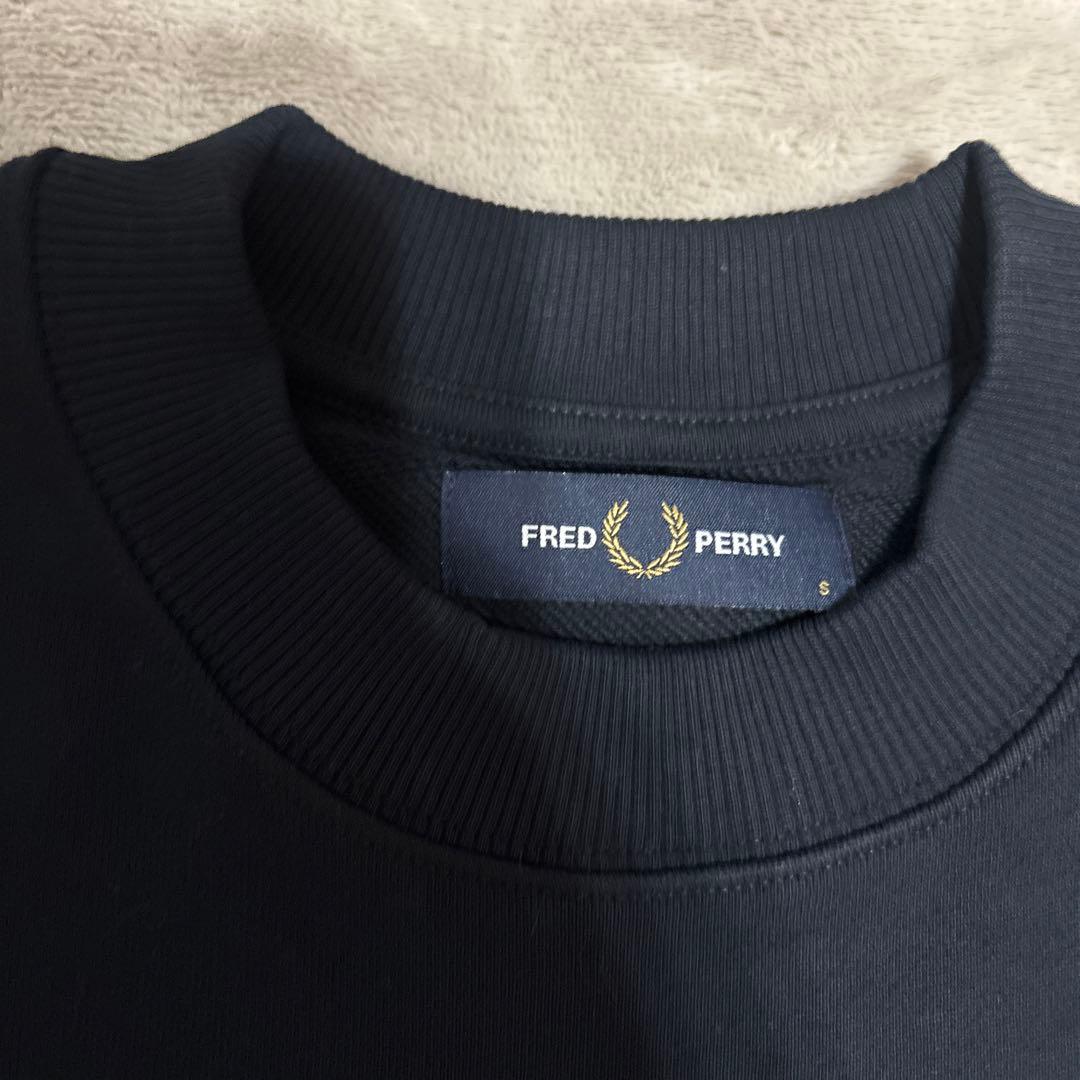 FRED PERRYフレッドペリー　スウェット M7535 Sサイズ