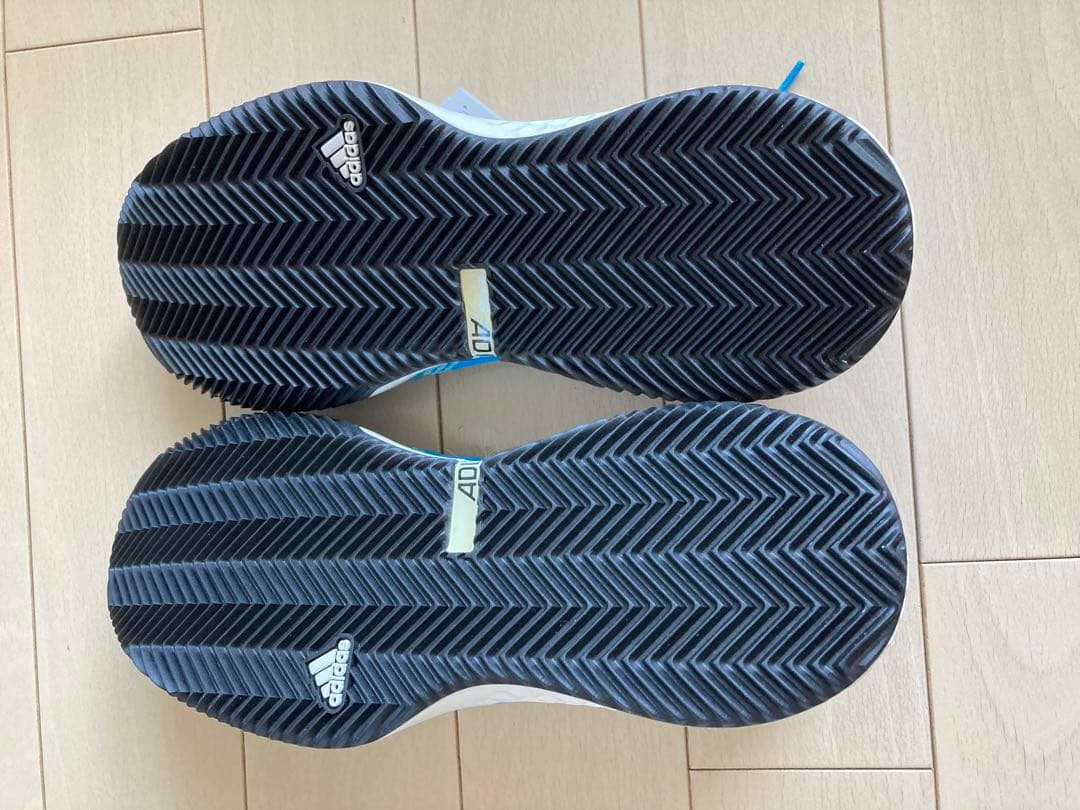 アディダス　テニスシューズ