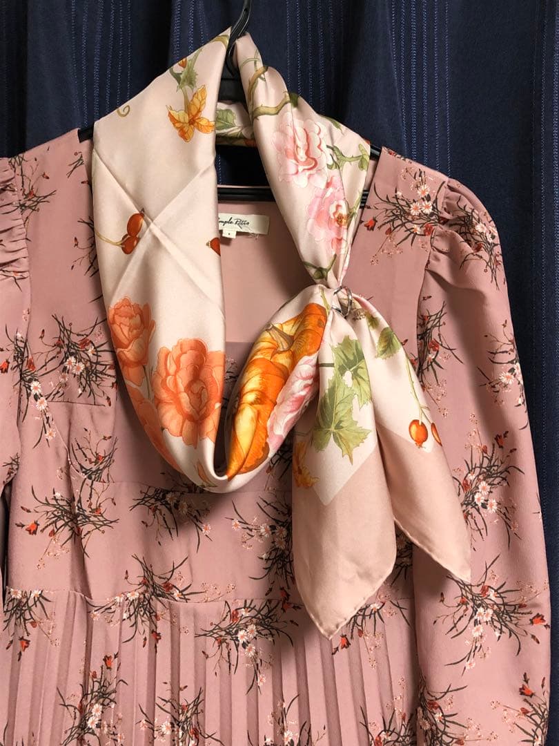 Salvatore Ferragamo 花柄シルクスカーフ