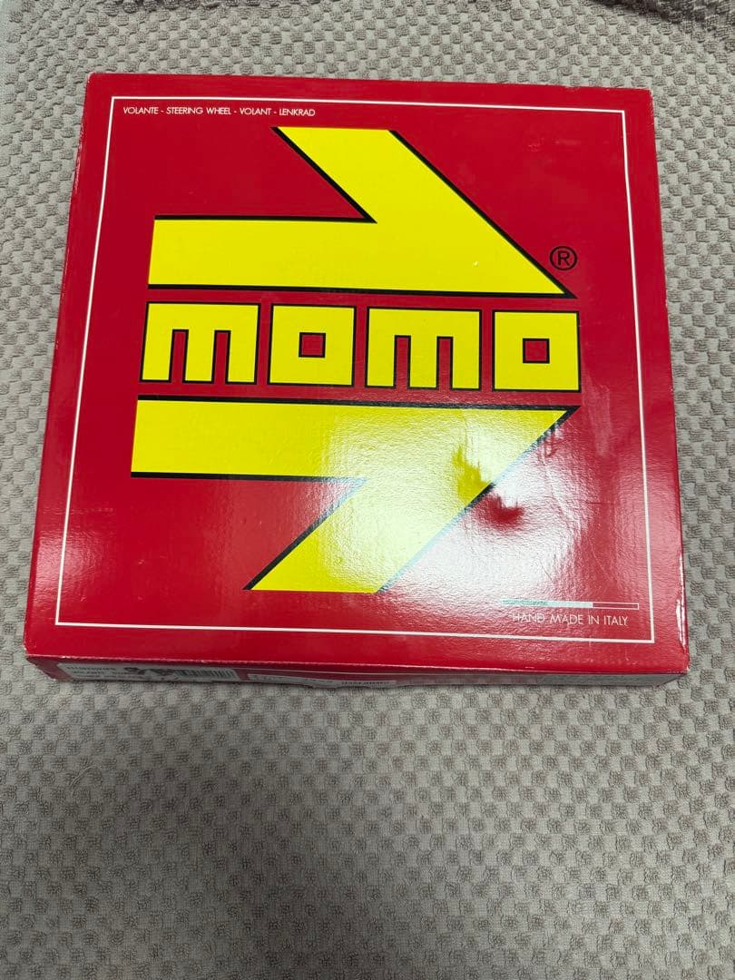 MOMO ステアリングホイール