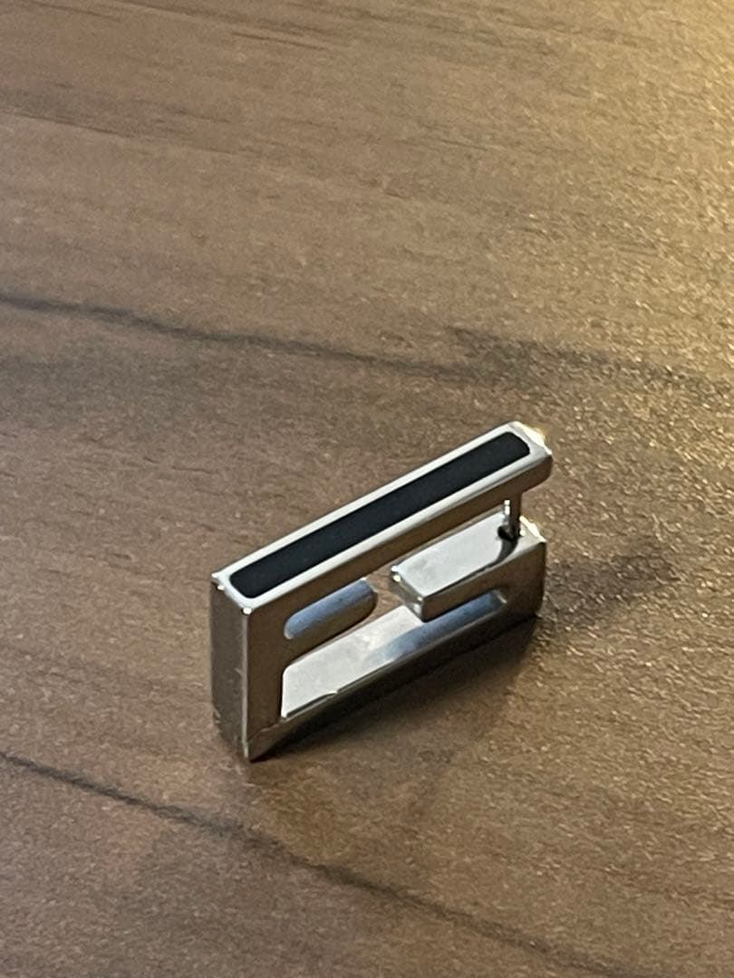 fendi ピアス 1つ (片耳)