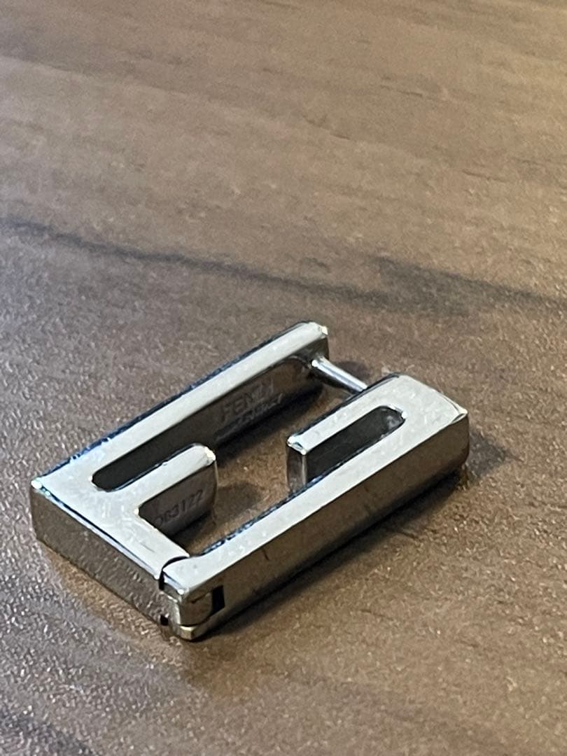 fendi ピアス 1つ (片耳)