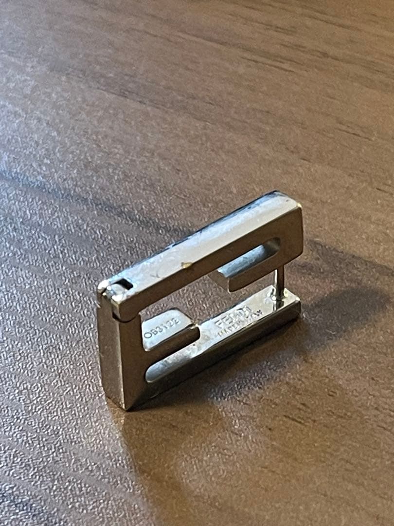 fendi ピアス 1つ (片耳)