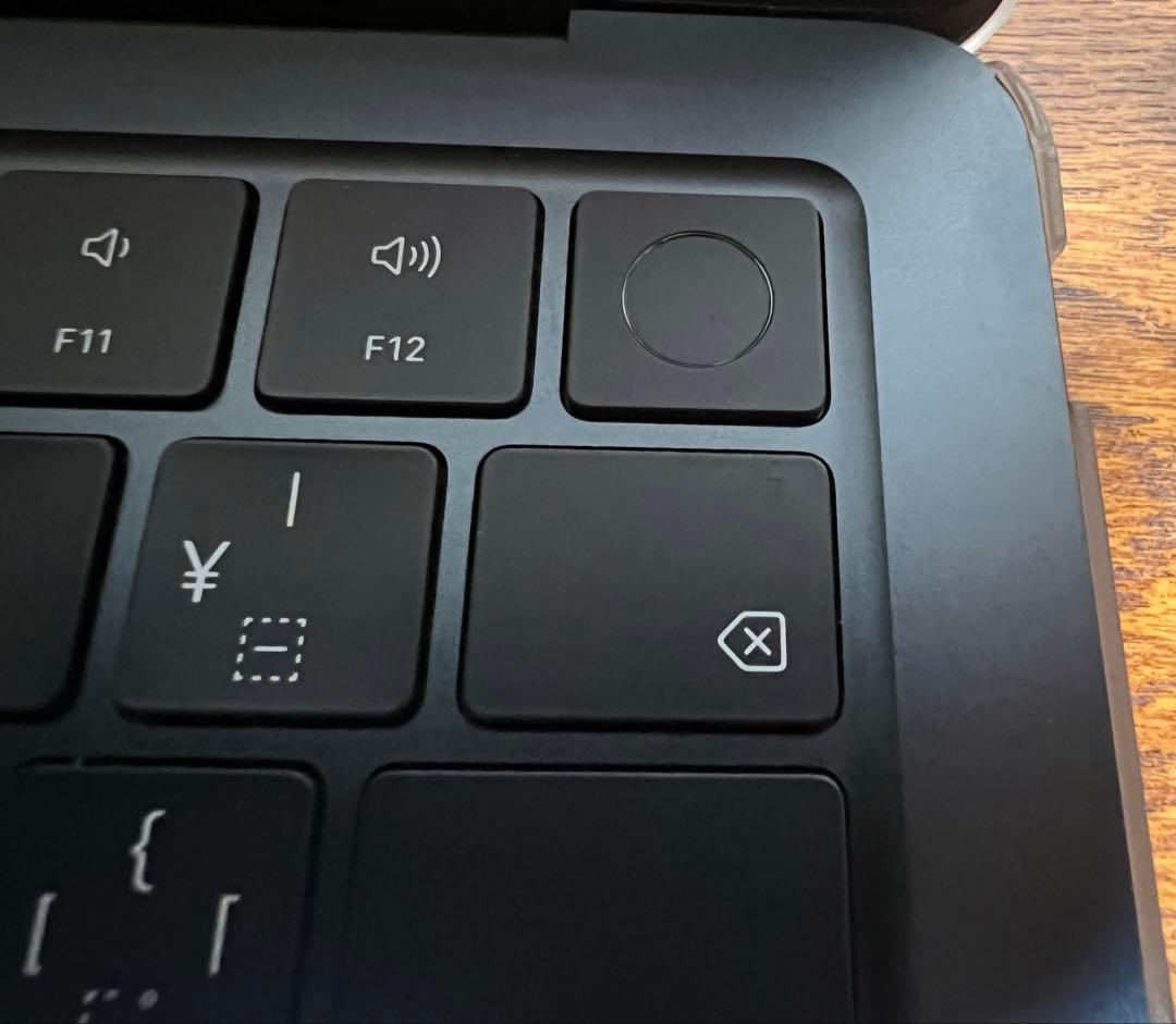 MacBook Air M2 13.6インチ　Mid2022•8GB256