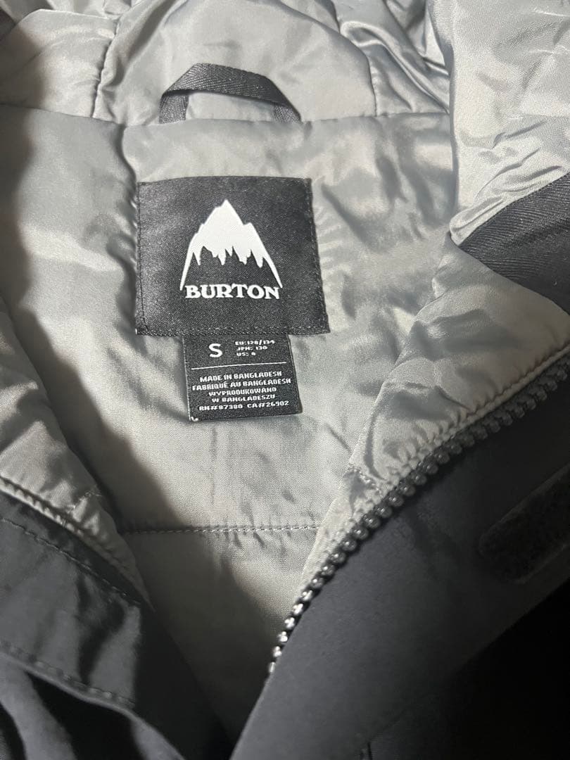 【超美品】BURTON 子ども用 ジャケットと迷彩パンツセット　Ｓ