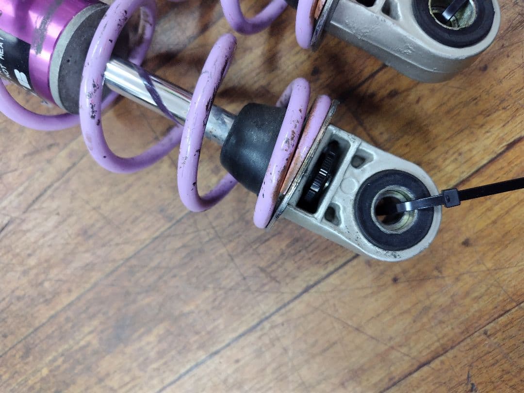 値下げしましたモンキー12V カヤバ　リアサスペンション 330m