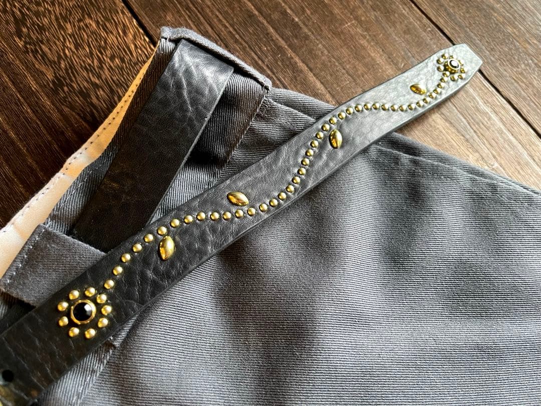 スタッズナローロングベルト　2.4cm　真鍮　シボ　フラワー　HTC CALEE