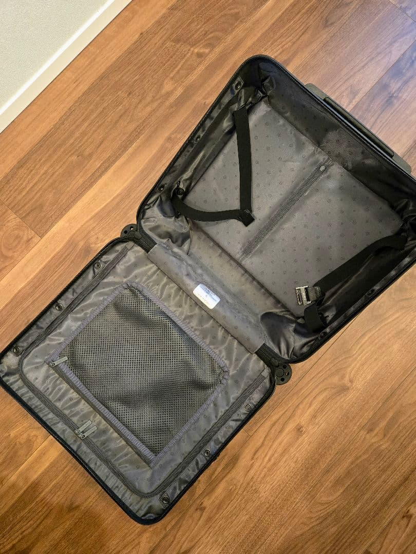 リモワ 極美品 Essential Sleeve コンパクト 黒