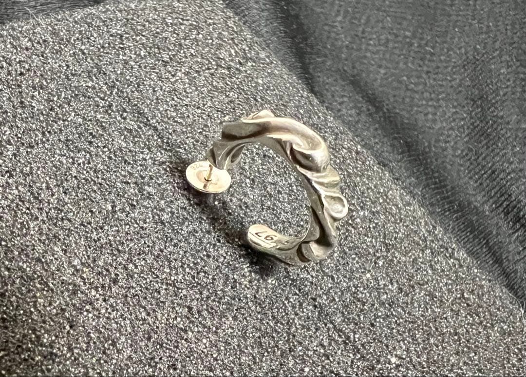 クロムハーツ スクロールピアスChrome Hearts HOOP SCROLL