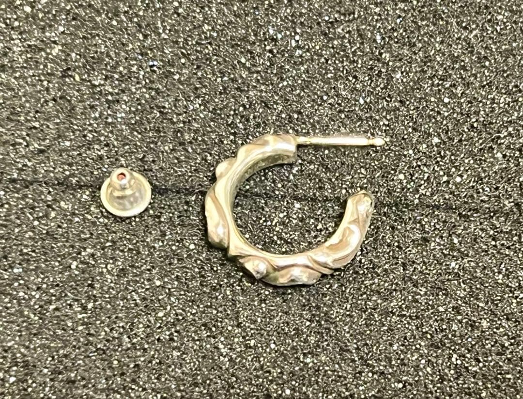 クロムハーツ スクロールピアスChrome Hearts HOOP SCROLL