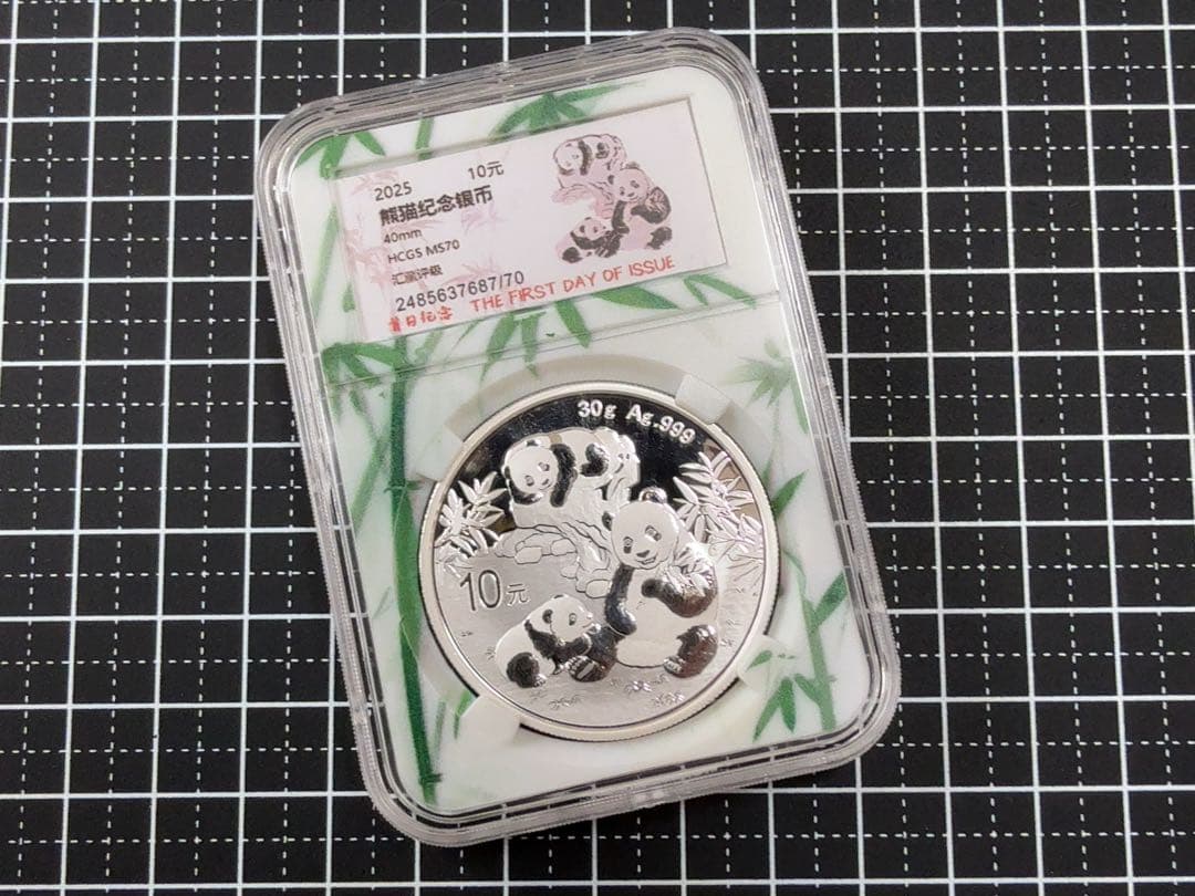 ト*者様 【値下げ】2025年最新中国パンダ プルーフ銀貨 特別ラベル 2
