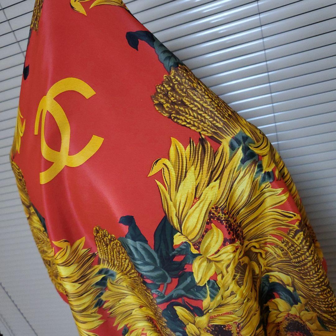 希少CHANEL フラワー柄シルクスカーフ　美品