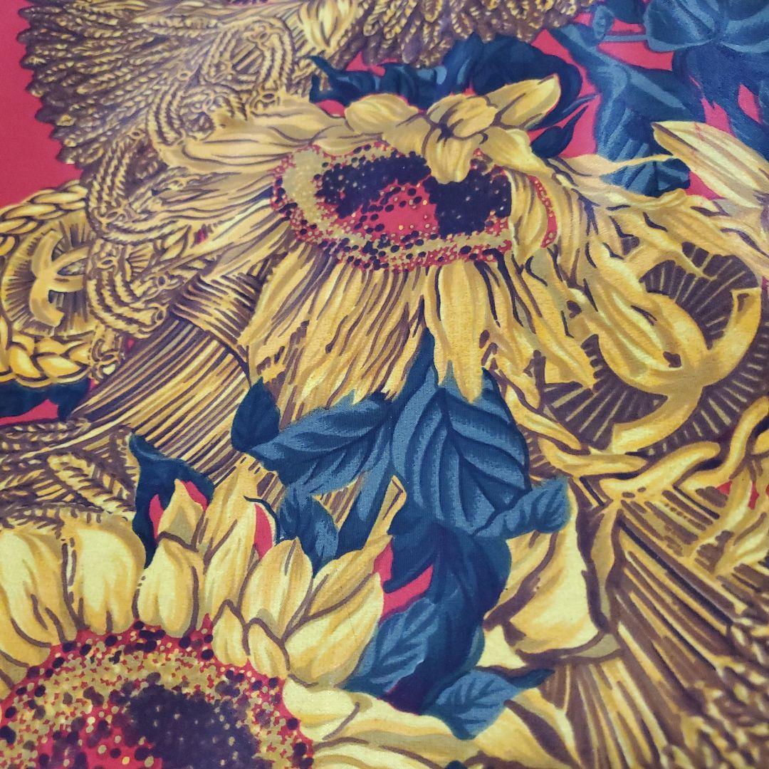 希少CHANEL フラワー柄シルクスカーフ　美品