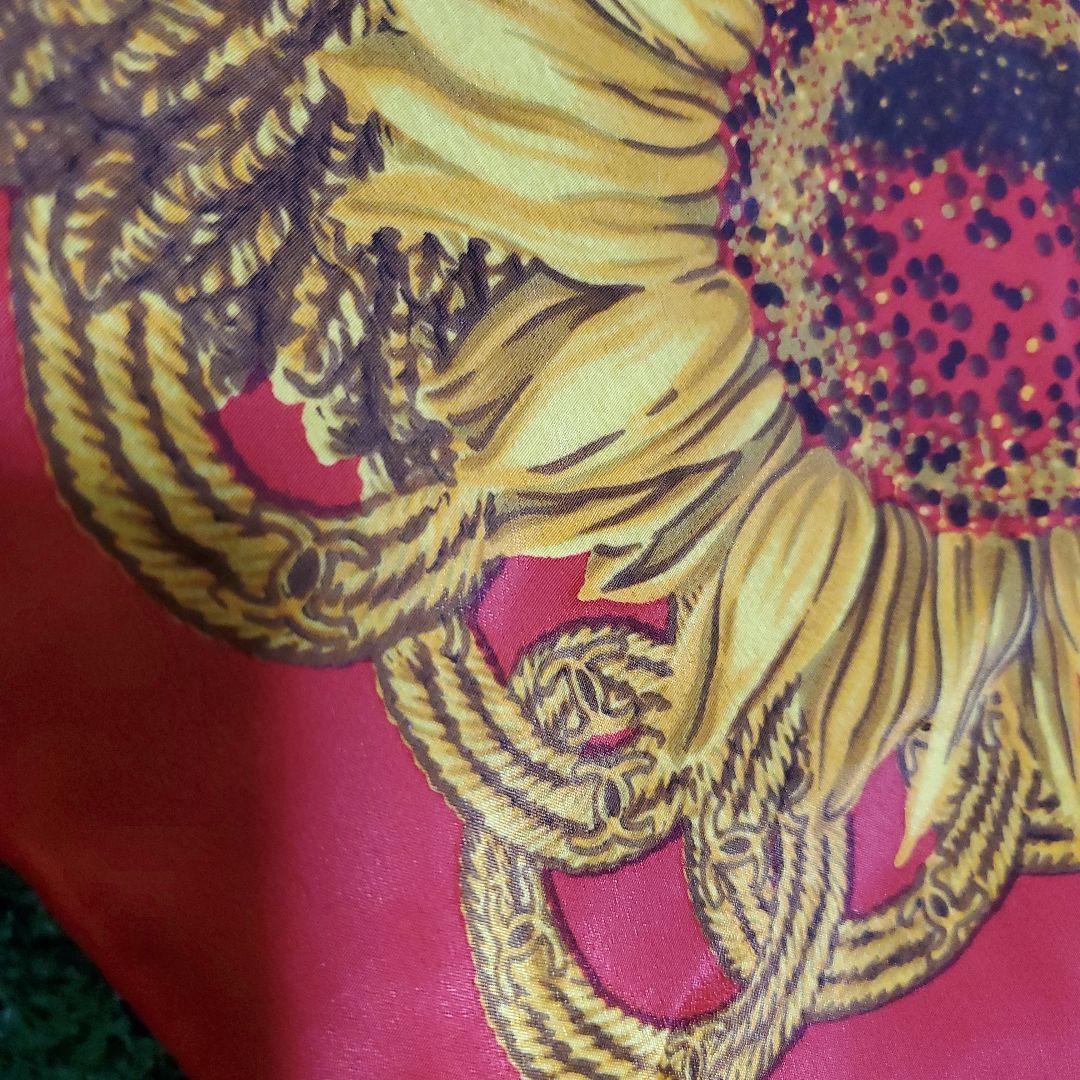 希少CHANEL フラワー柄シルクスカーフ　美品