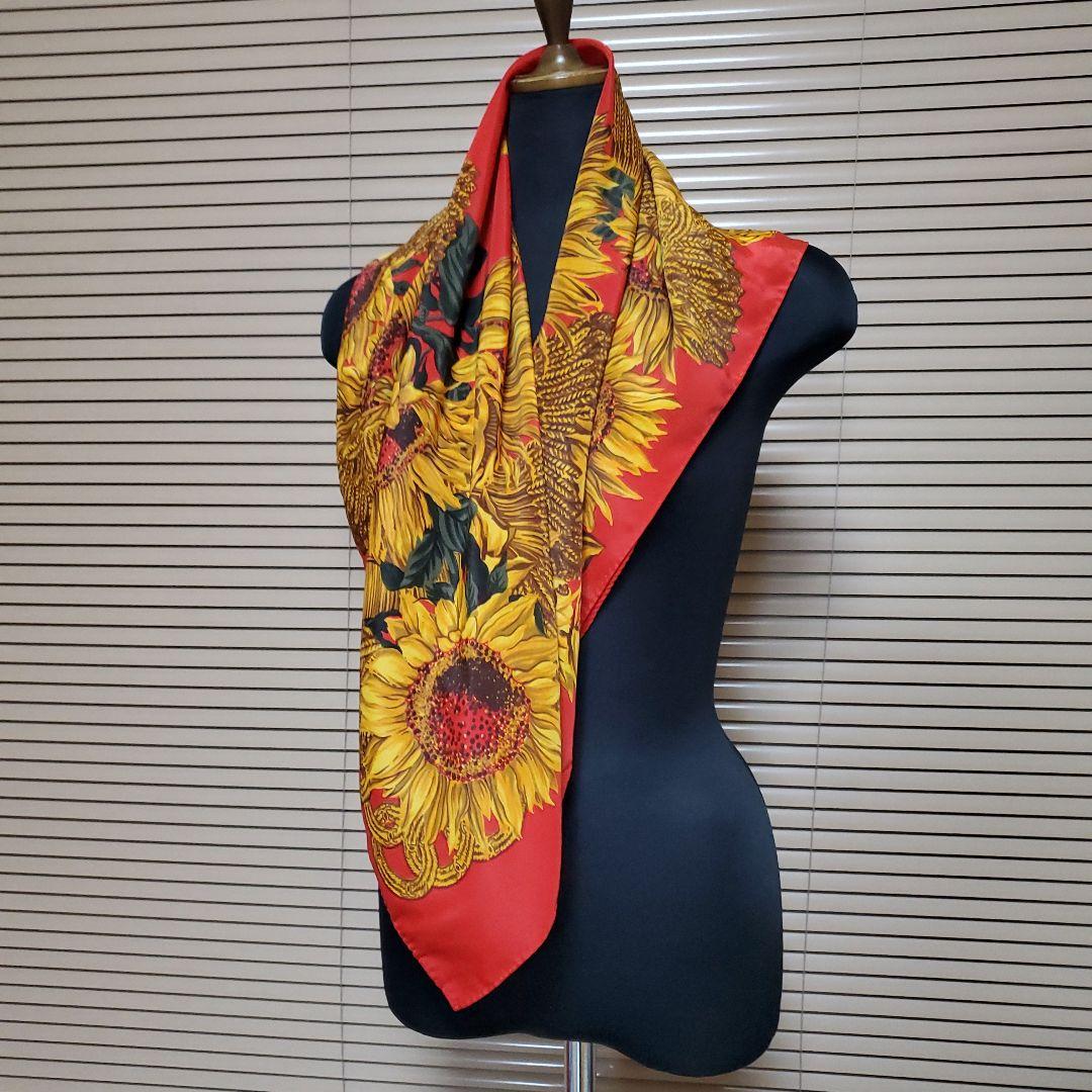 希少CHANEL フラワー柄シルクスカーフ　美品