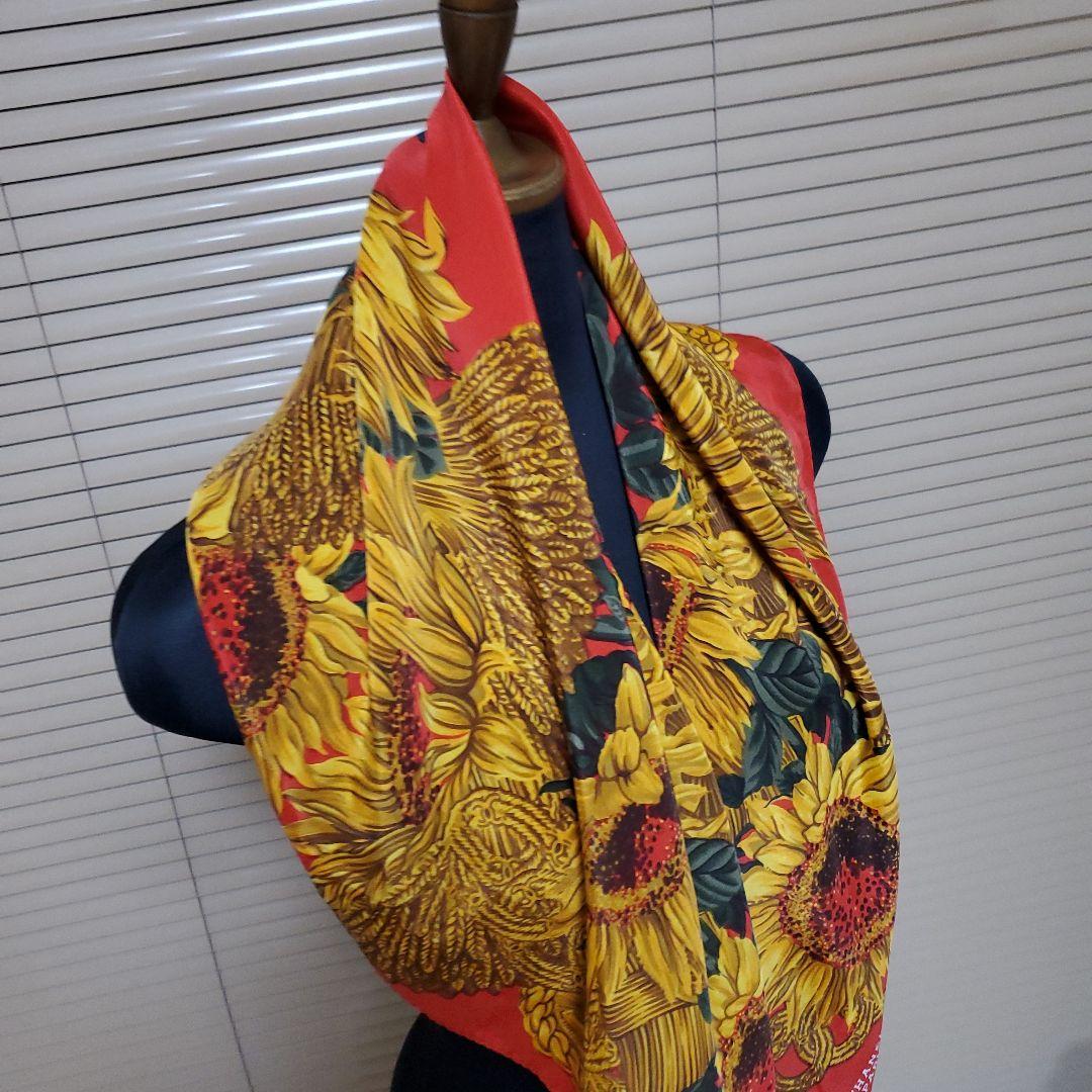 希少CHANEL フラワー柄シルクスカーフ　美品