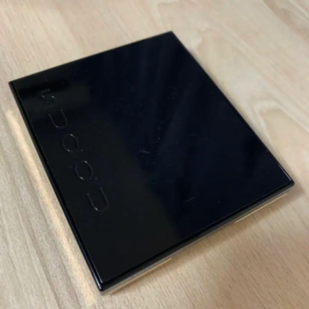 SUQQUデザイニングカラーアイズ 04 絢撫子　シグニチャーカラーアイズ純撫子