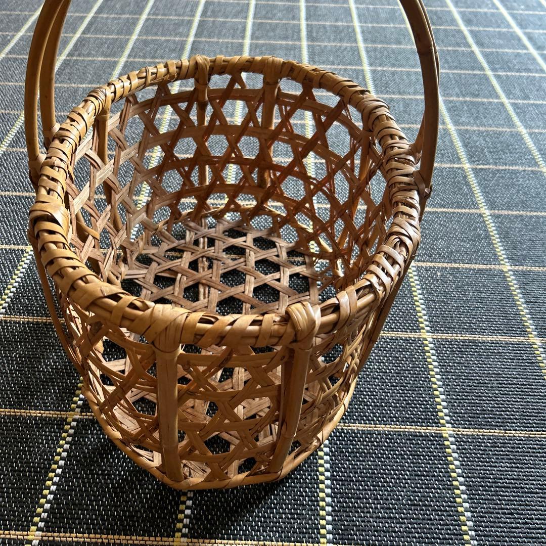 竹かご、りんごかご 根曲竹 国産 竹籠 持ち手あり割れあり❣️ - メルカリ
