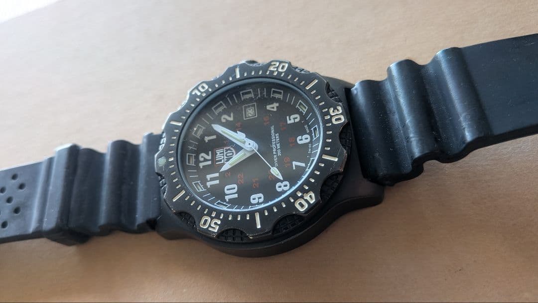 LUMINOX ルミノックス ダイバーズ 200m クォーツ 黒文字盤 ※現状品