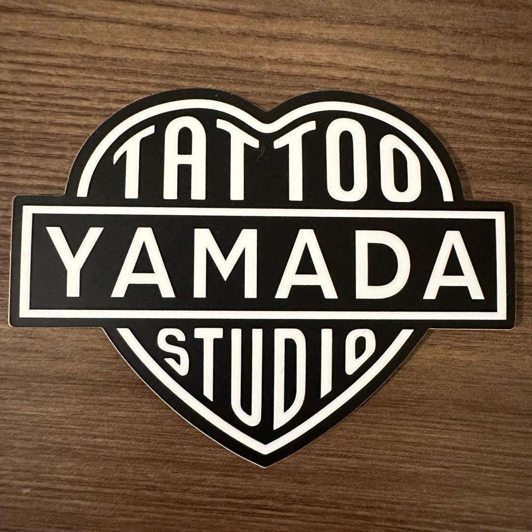 tattoo studio yamada ロゴ ステッカー オモシーチャンネル - メルカリ