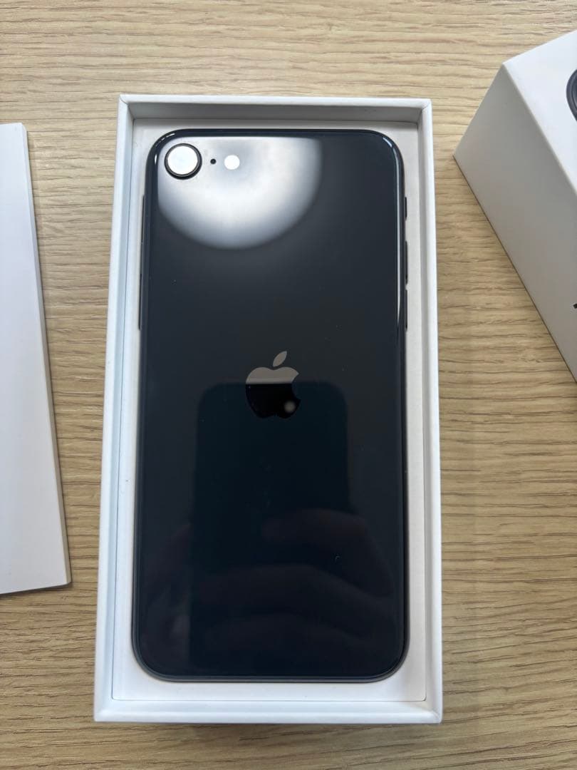 iPhone SE (第2世代) ブラック本体