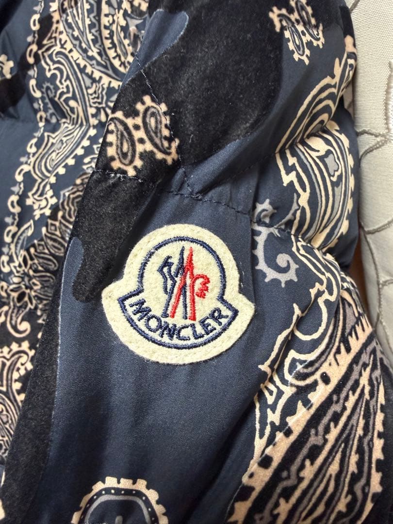 モンクレール Freville バンダナ柄 リバーシブルダウン - メルカリ