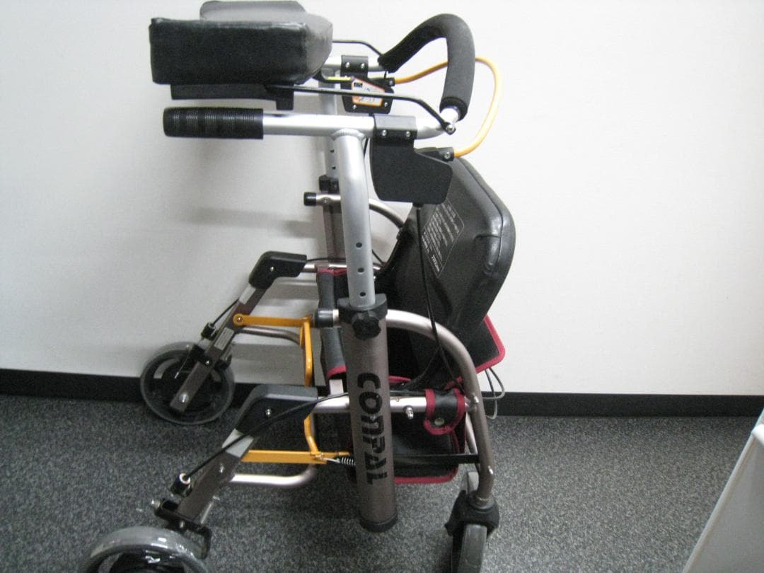 【送料無料】ナブテスコ 前腕支持型歩行車 REHAMO コンパル抑速ブレーキ