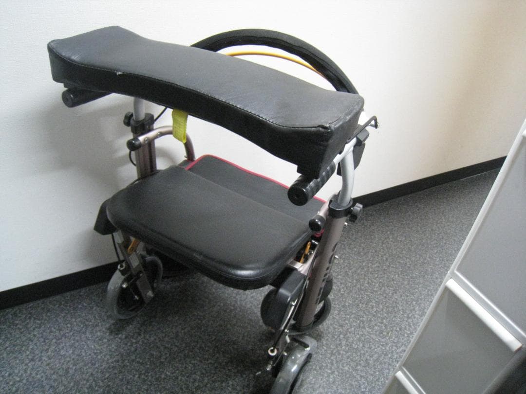 【送料無料】ナブテスコ 前腕支持型歩行車 REHAMO コンパル抑速ブレーキ