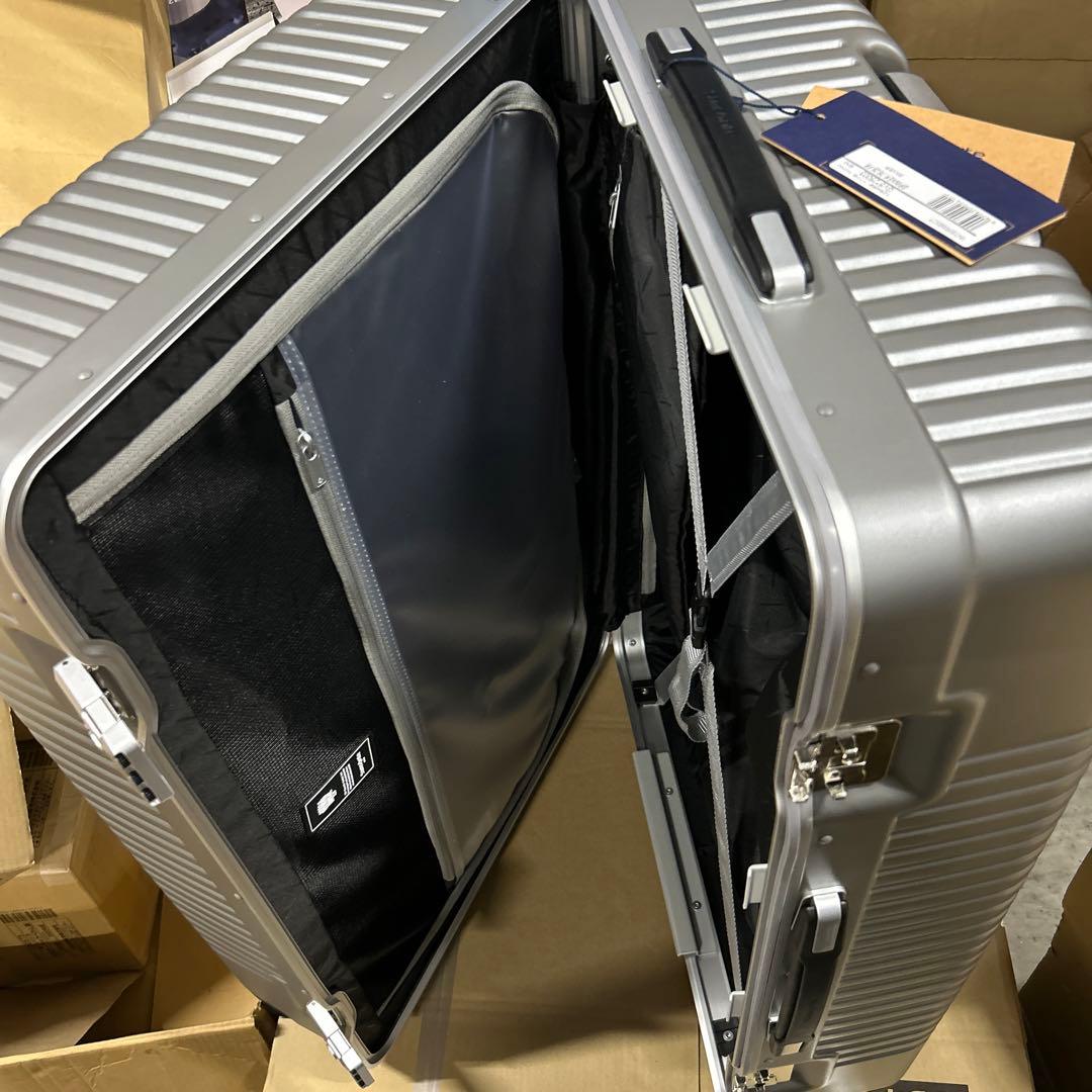 サムソナイト　スーツケース インターセクト スピナー　シルバー　93L