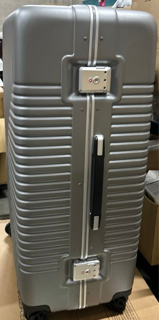 サムソナイト　スーツケース インターセクト スピナー　シルバー　93L