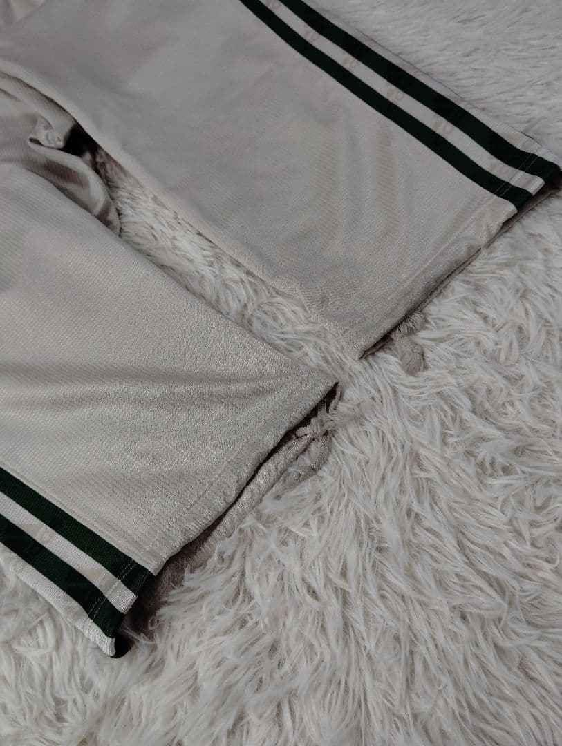 入手困難　adidas ジャージ上下セット 　ベージュ　緑