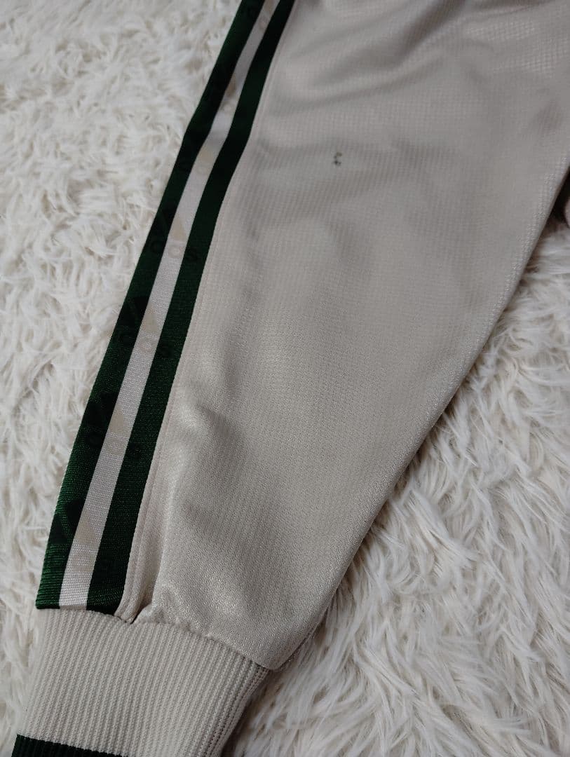 入手困難　adidas ジャージ上下セット 　ベージュ　緑