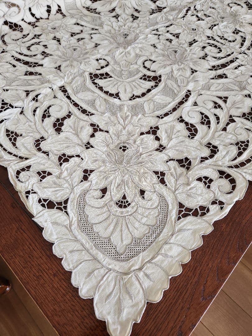 スワトウ刺繍 レース　テーブルクロス＋ テーブルナプキン４枚