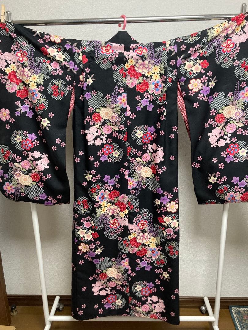 伝統的な黒色花柄着物 七五三7歳女児着物＆長襦袢半衿