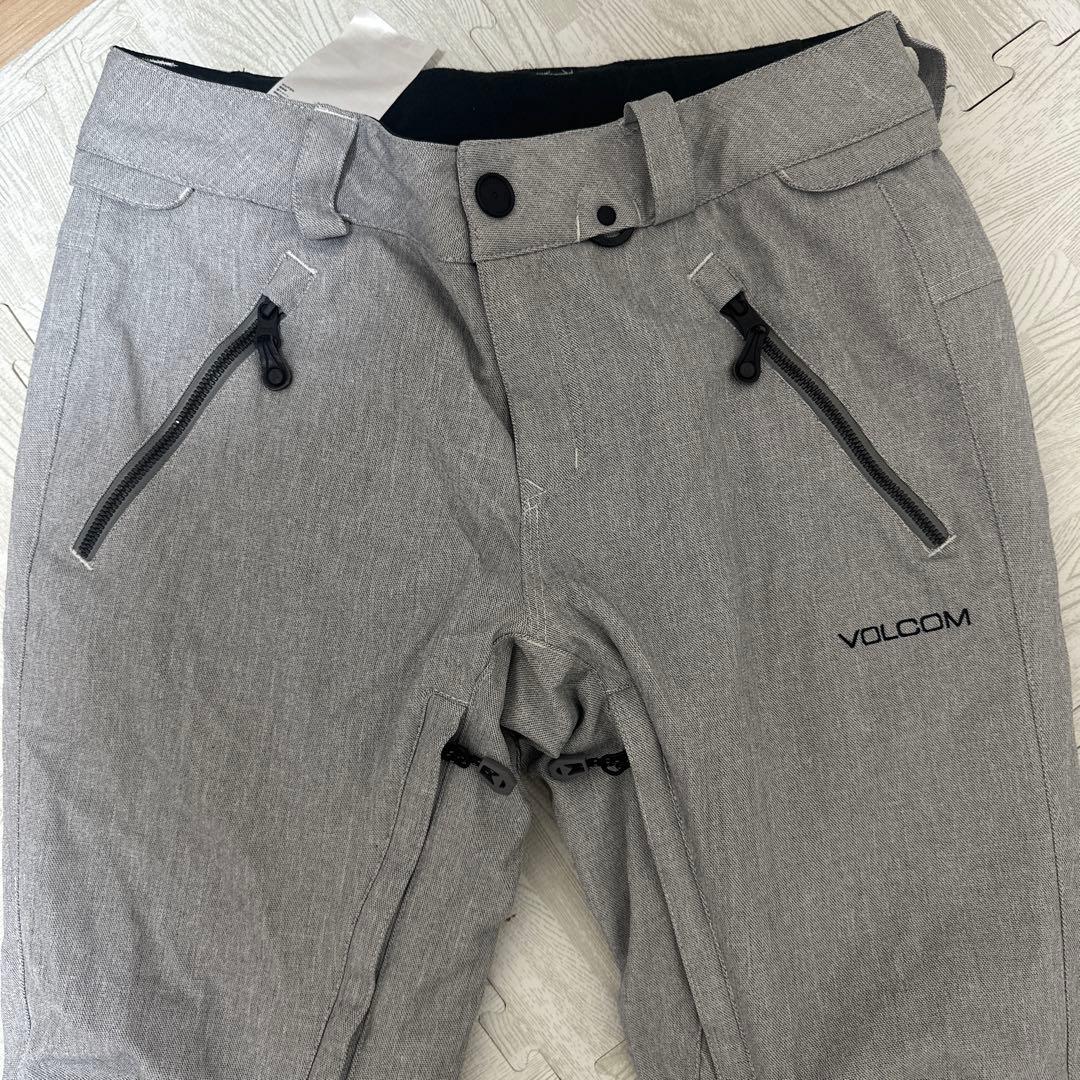 早い者勝ち⭐︎VOLCOM⭐︎スノーウェア　レディース