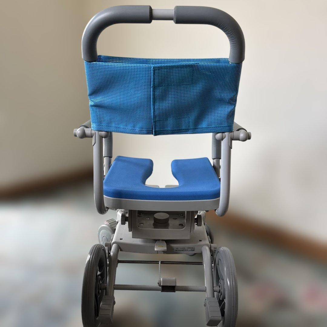 【uchie】くるくるチェアD 入浴用車椅子 青