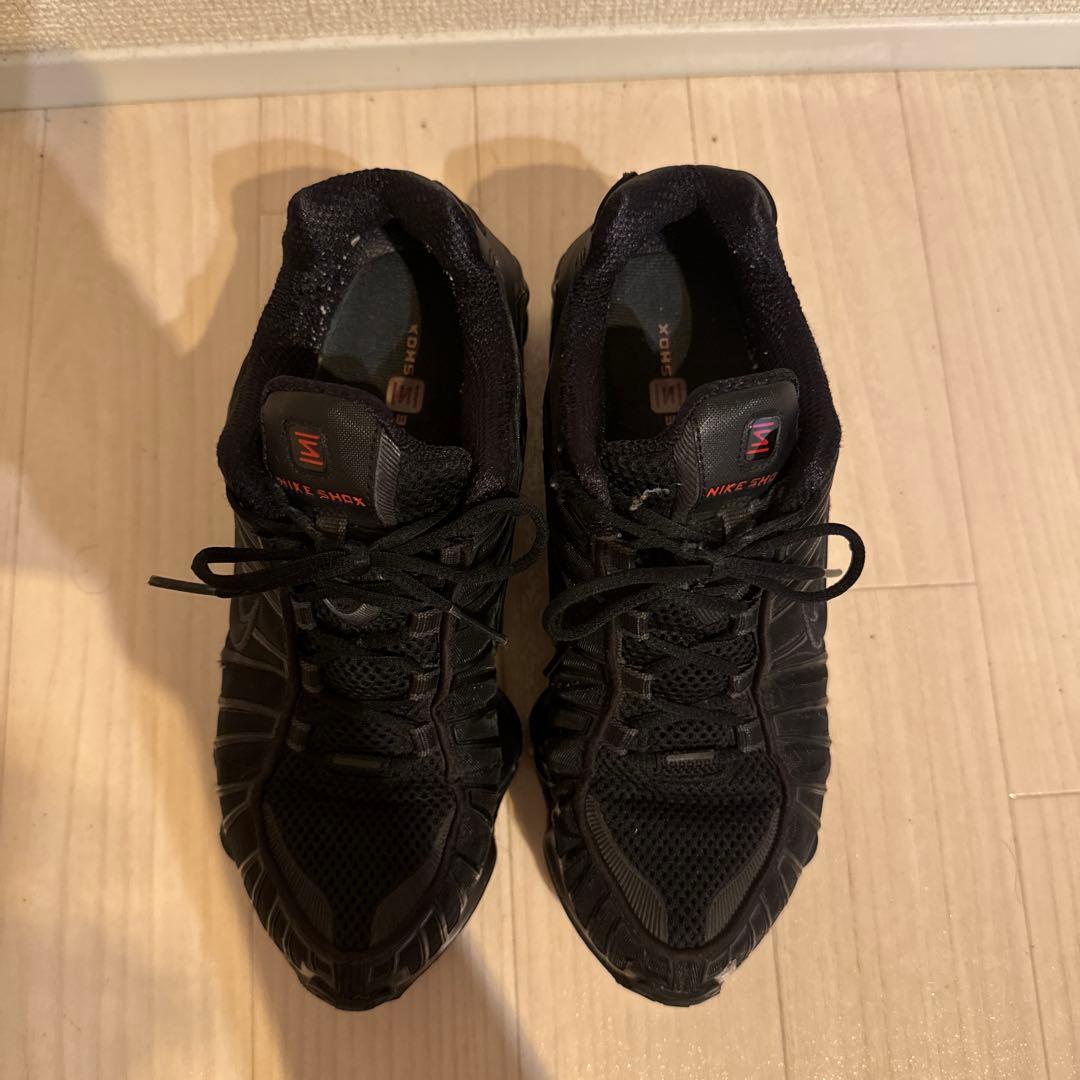 Nike Shox ブラック スニーカー