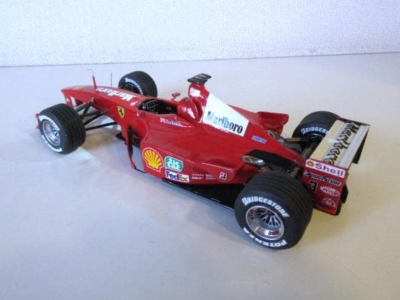 特価 TAMEO (1/24) フェラーリ F1-2001