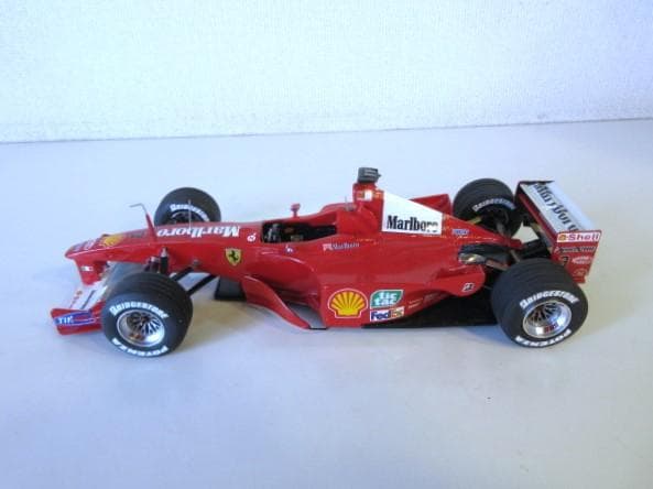 特価 TAMEO (1/24) フェラーリ F1-2001