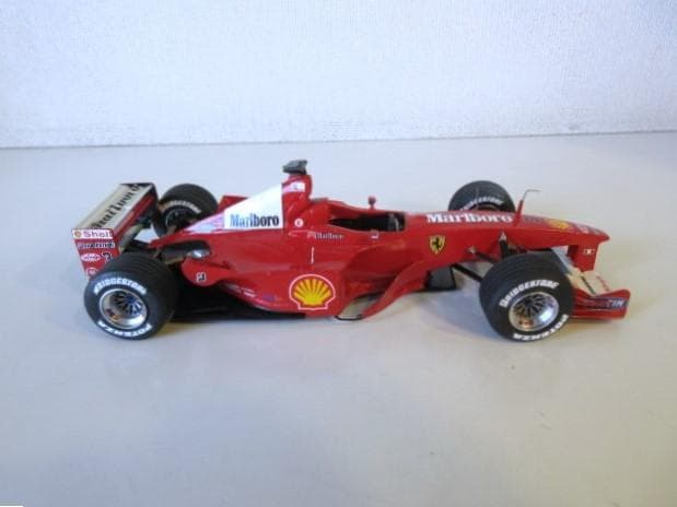 特価 TAMEO (1/24) フェラーリ F1-2001