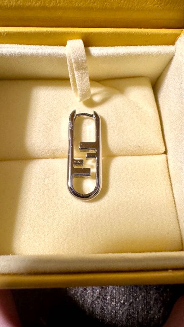 FENDI フェンディ オーロック ピアス シングル シルバー