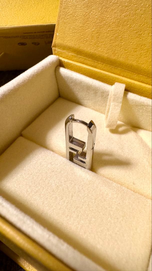 FENDI フェンディ オーロック ピアス シングル シルバー