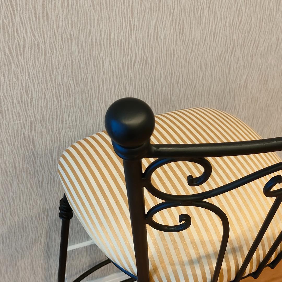 〈美品〉アンティーク調　アイアンフレーム　カウンターチェア