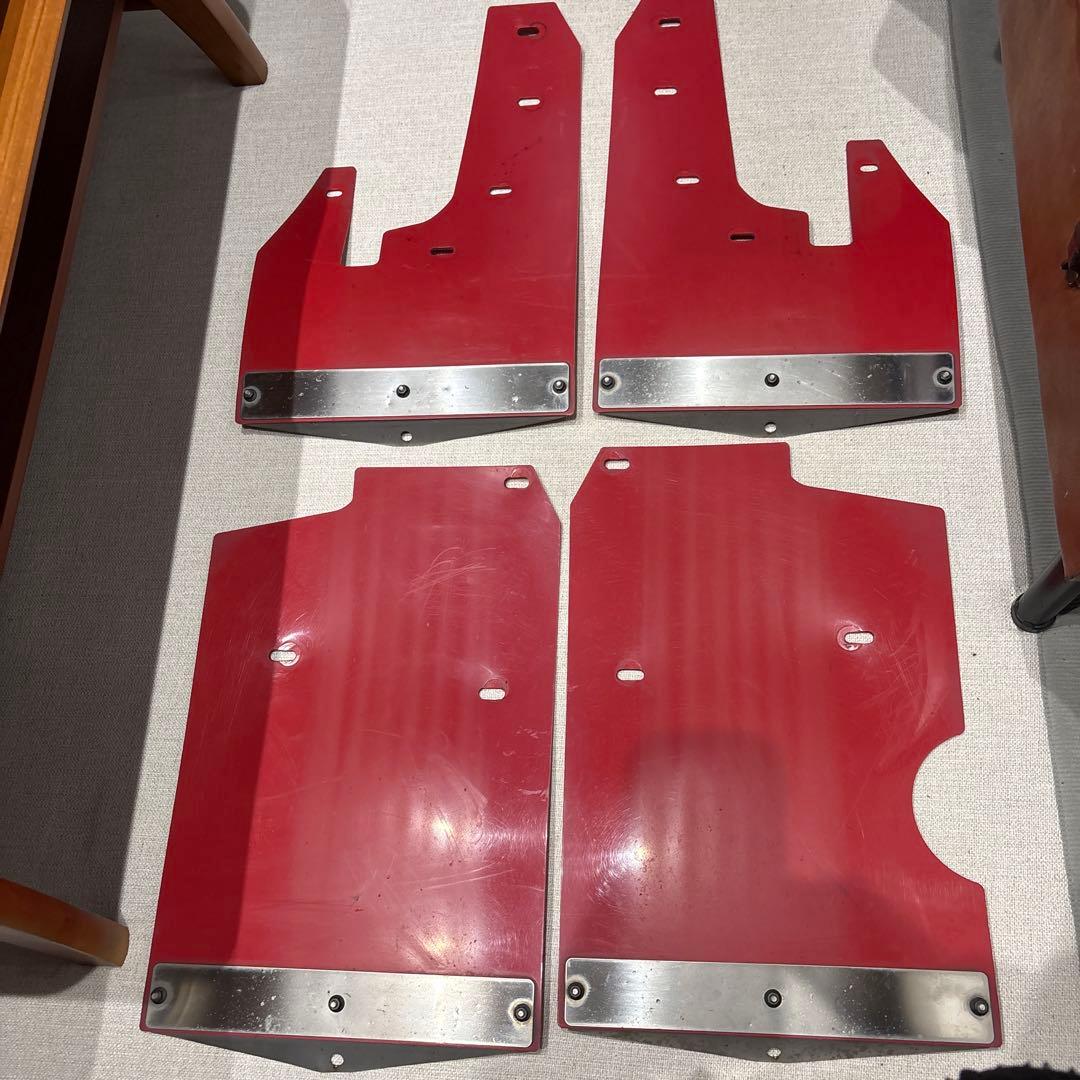 新型　 デリカMKW マットフラップ　赤　 取り付け金具付き