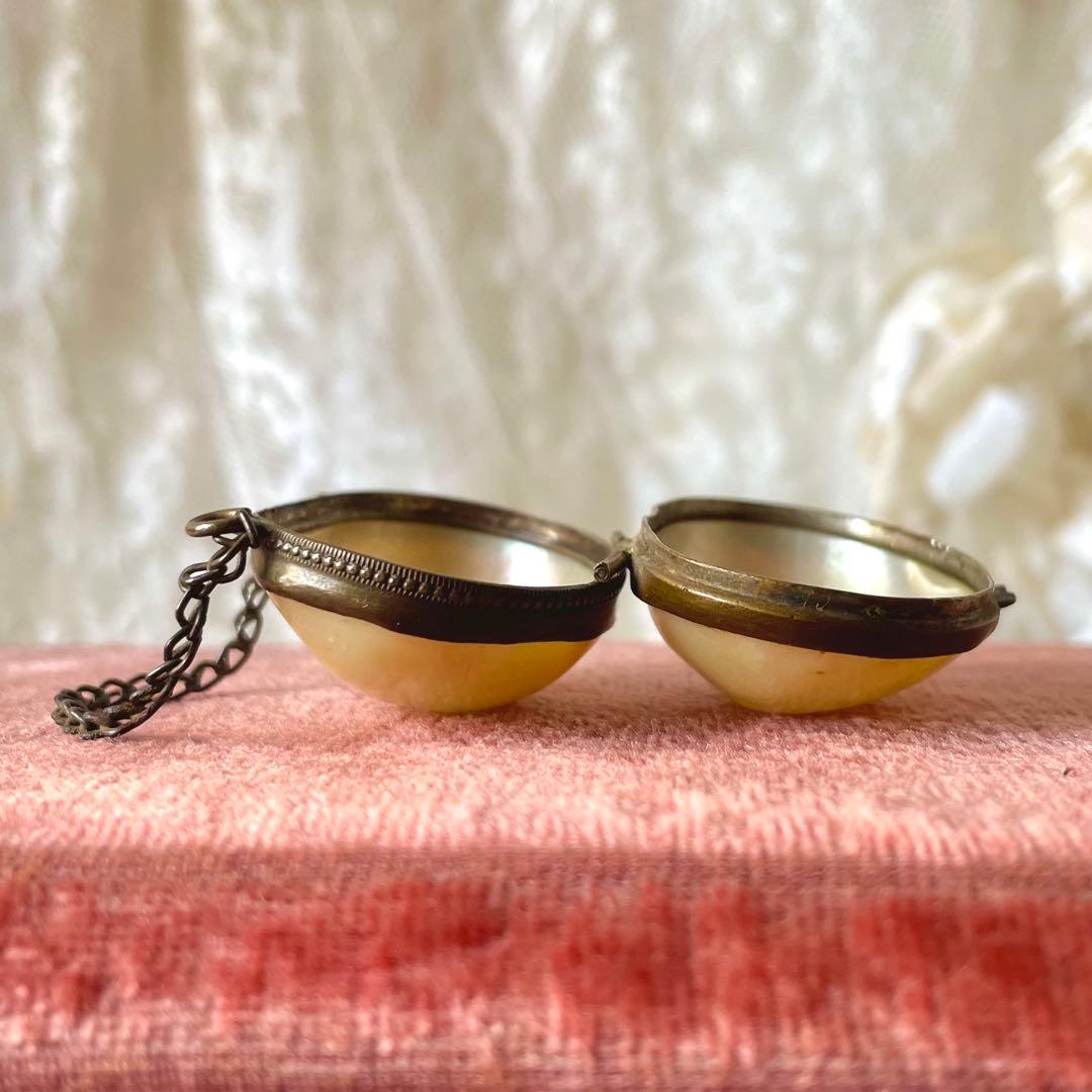 チェーン付きマザーオブパールシンブルケース　白蝶貝　ドール　フランスアンティーク