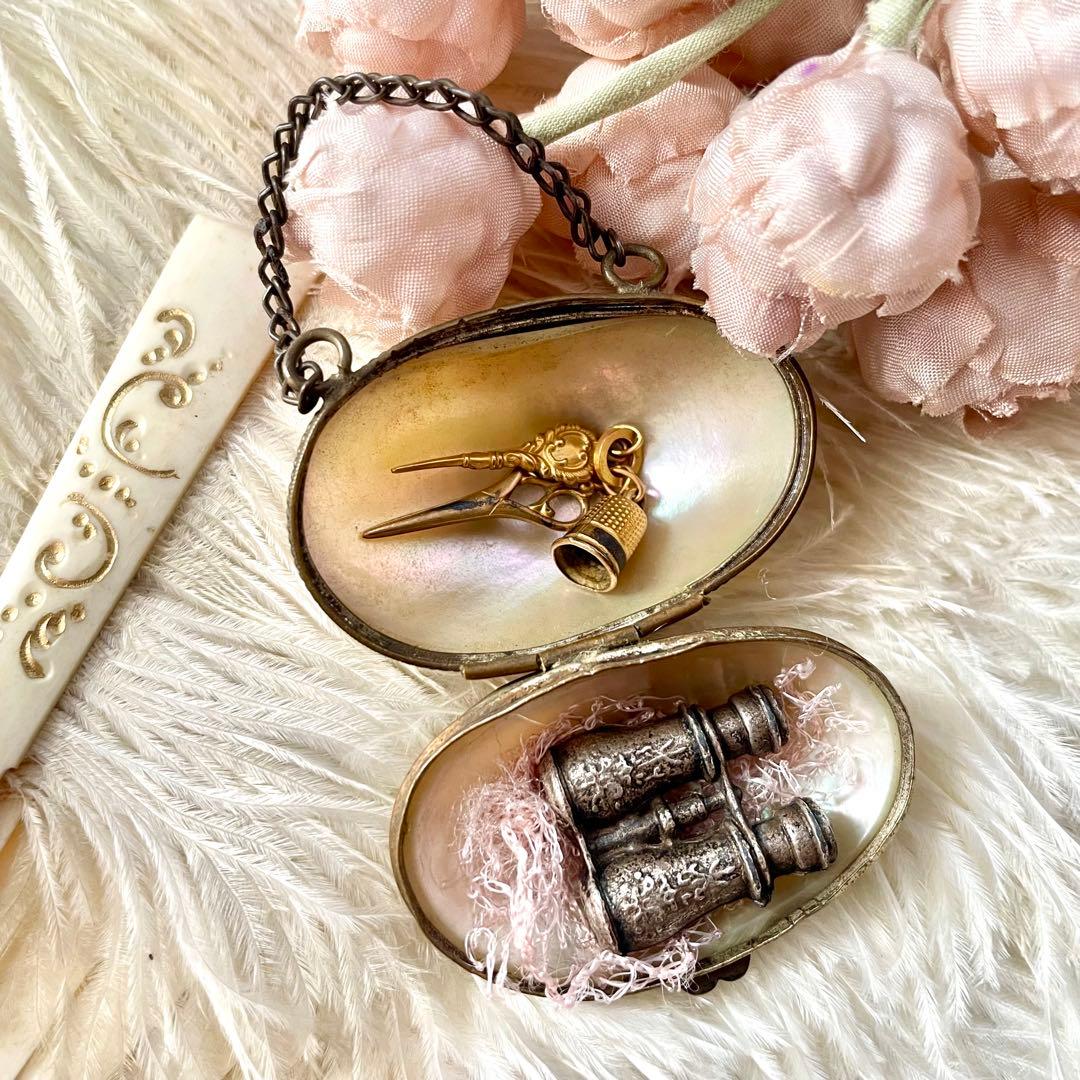 チェーン付きマザーオブパールシンブルケース　白蝶貝　ドール　フランスアンティーク