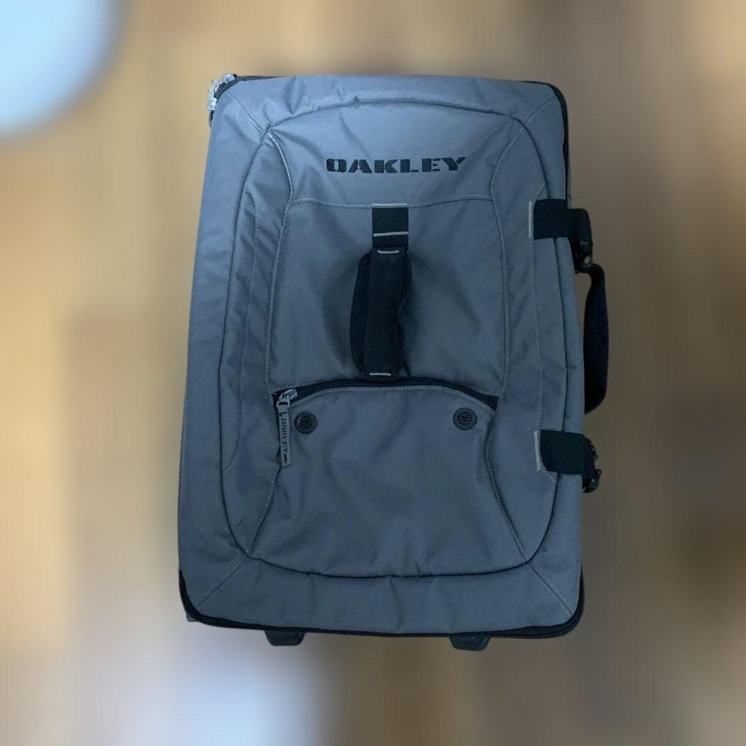 OAKLEY グレー キャリーバッグ