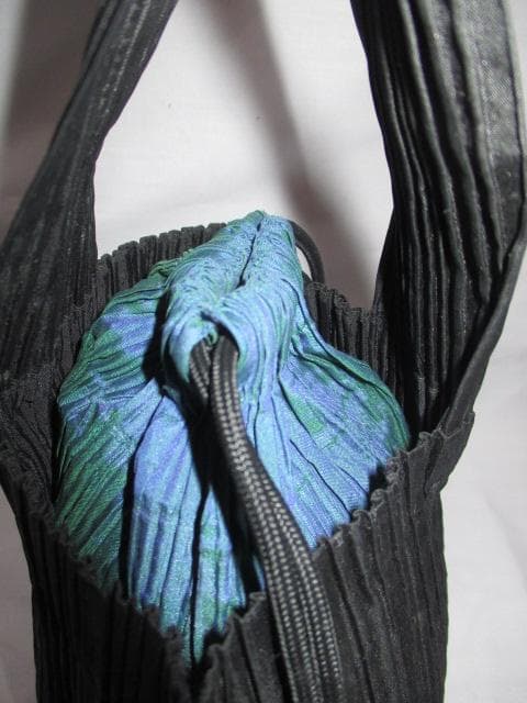 m21603★ISSEY MIYAKE★プリーツ巾着バッグポーチ