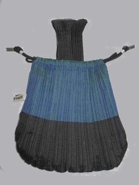 m21603★ISSEY MIYAKE★プリーツ巾着バッグポーチ